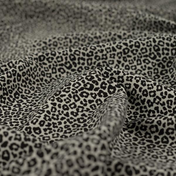 Baumwolljersey in Khaki mit Leopard, Stoff in ganzer Breite